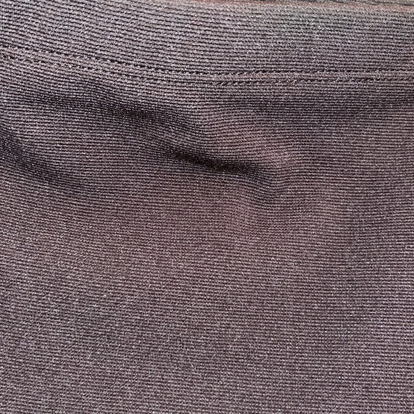 Simple black stretch skirt with slit on the side - Picture 3 of 4